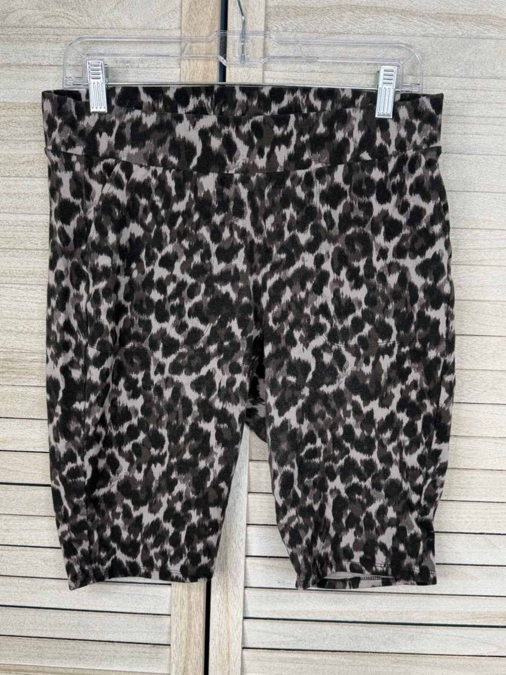 TORRID Women's 11" Pocket Bike Shorts Gray Leopard-1X